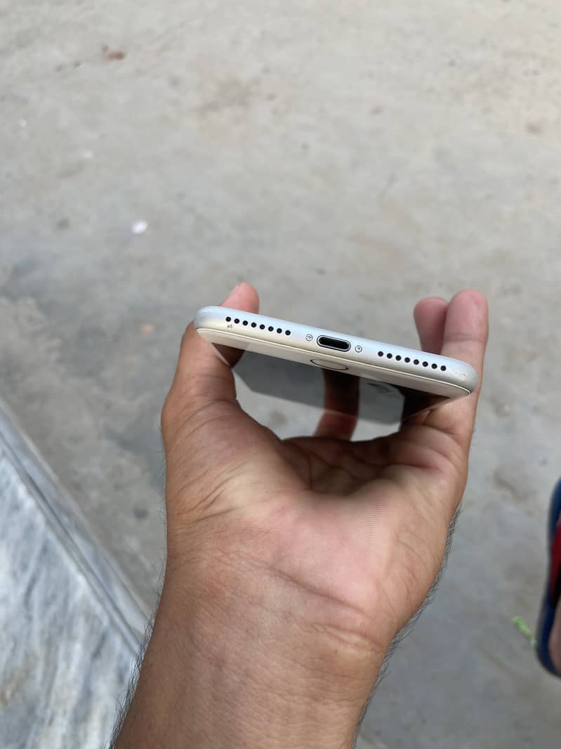 Apple iPhone 8 Plus 1