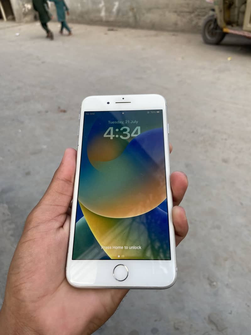 Apple iPhone 8 Plus 2