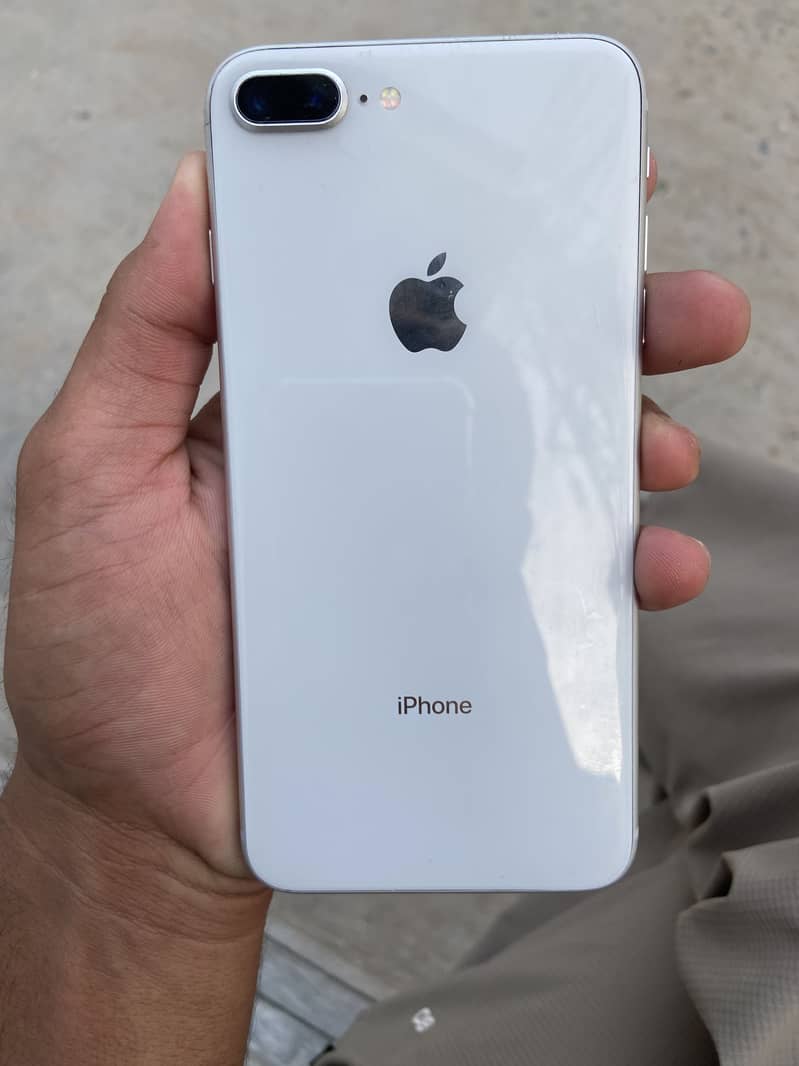 Apple iPhone 8 Plus 4