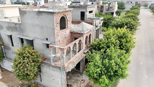 7.5 Marla Corner & Facing park & 60ft Road ki prime location Grey structure New Lahore City Me For Sale Fully Developed Area