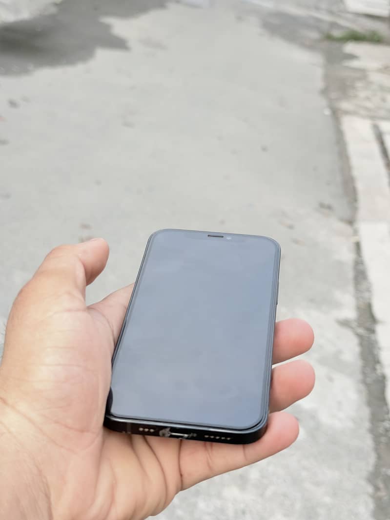 Apple iPhone 12 3