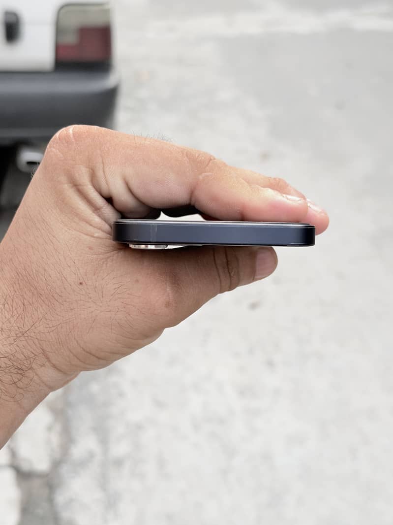 Apple iPhone 12 4