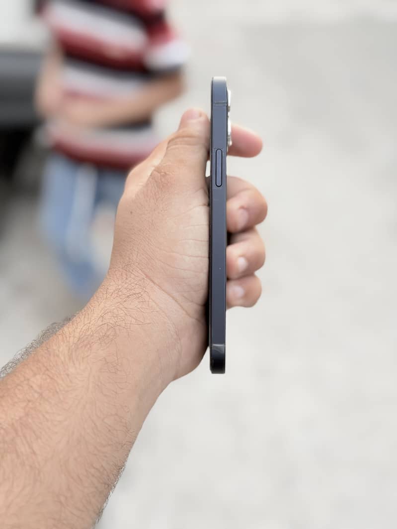 Apple iPhone 12 6