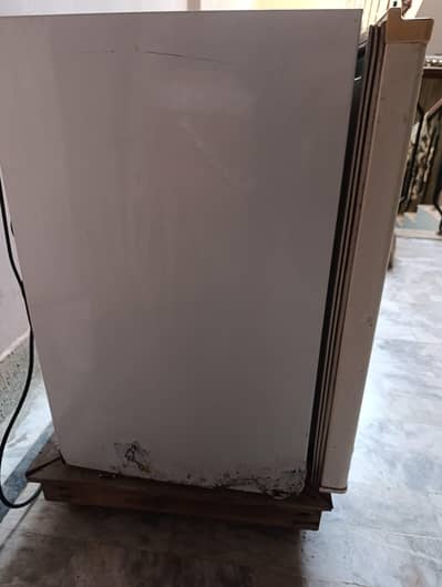 sale room fridge
