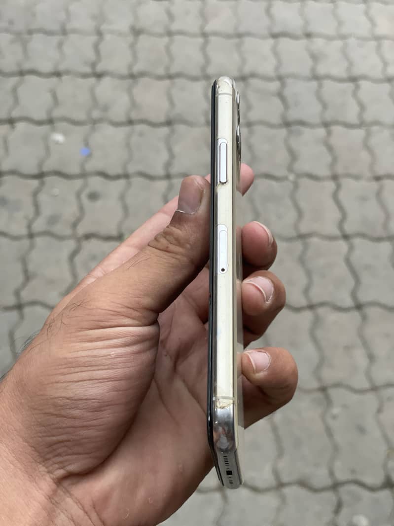 Apple iPhone 11 Pro 1
