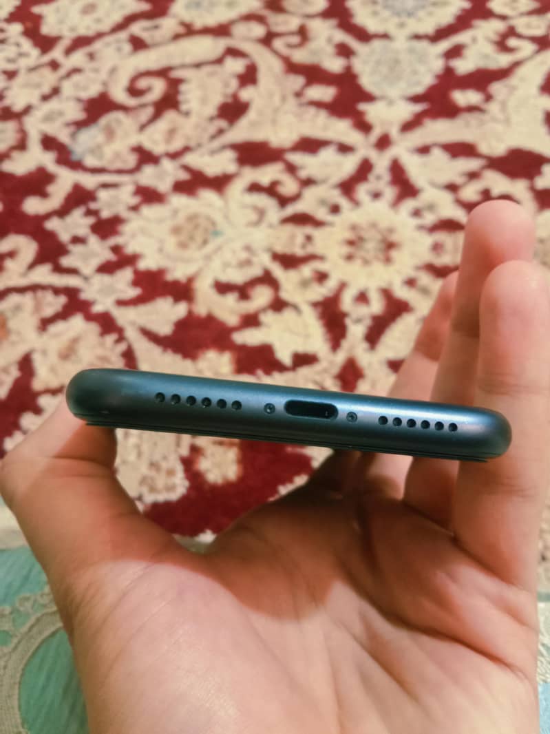 Apple iPhone 11 3