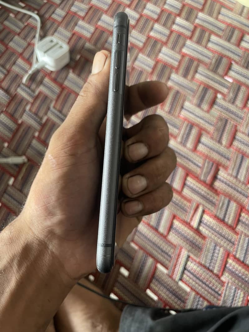 Apple iPhone 11 3