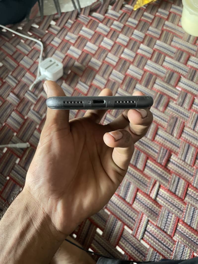Apple iPhone 11 4