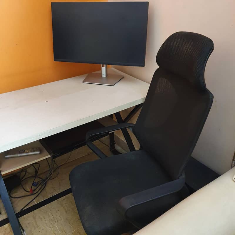 Computer Table Like New 10/10 1