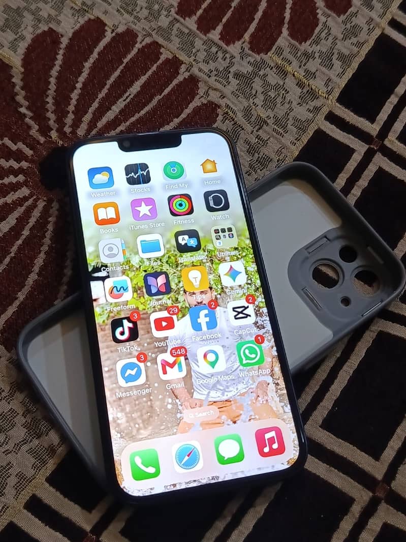 Apple iPhone 13 4