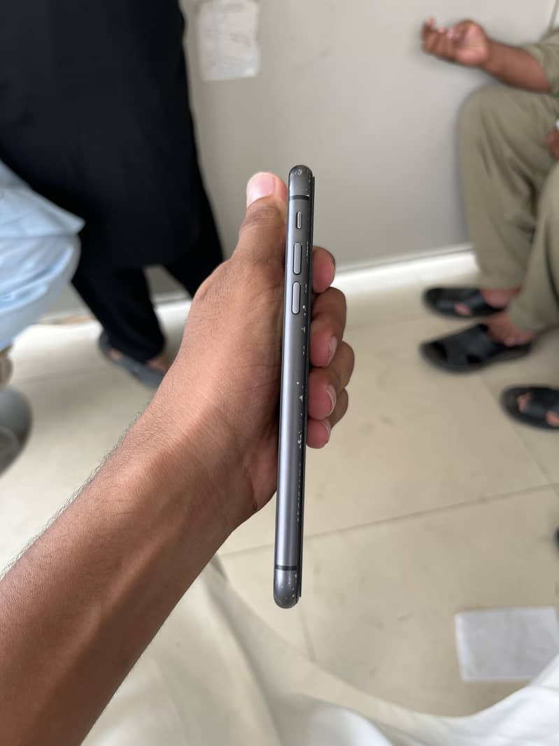 Apple iPhone 11 3