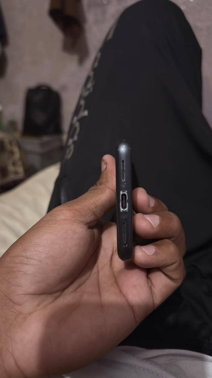Google Pixel 8 4