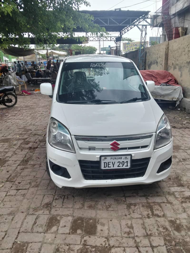 2017 Model hai Jiss Bhai ne leni hai wo Rabat kare OK 03004702574 5