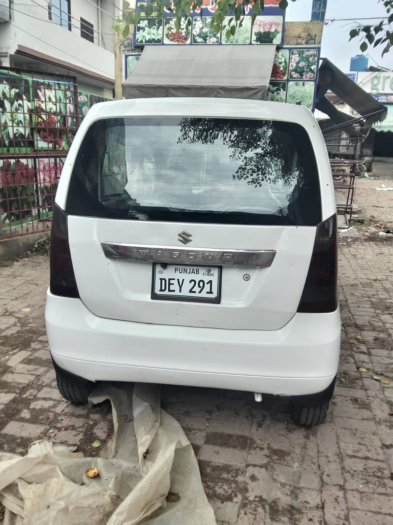 2017 Model hai Jiss Bhai ne leni hai wo Rabat kare OK 03004702574 9