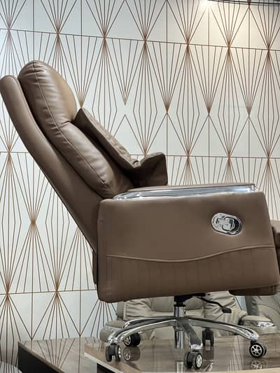 Ultra-Luxury Executive Recliner Boss Chair with Footrest (Beige/Tan)