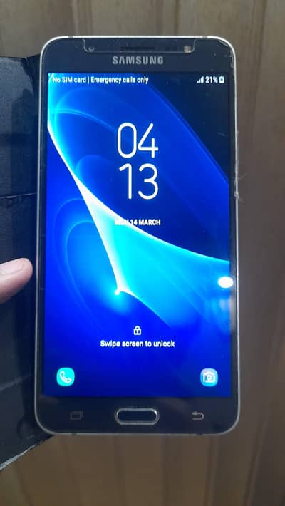 Samsung  J7 final 9k final. . saf sutra ha phone 5,6,7 wala sorry