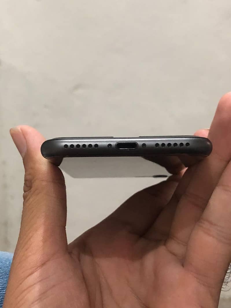 Apple iPhone 8 1
