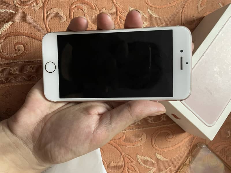 Apple iPhone 7 1