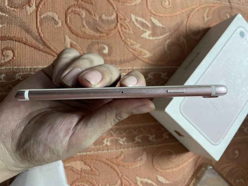 Apple iPhone 7 2