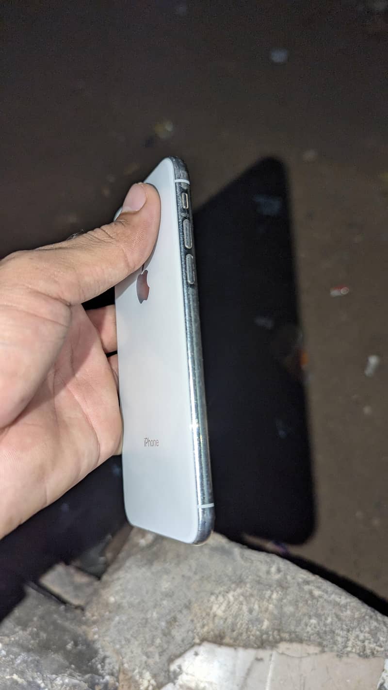Apple iPhone X 4