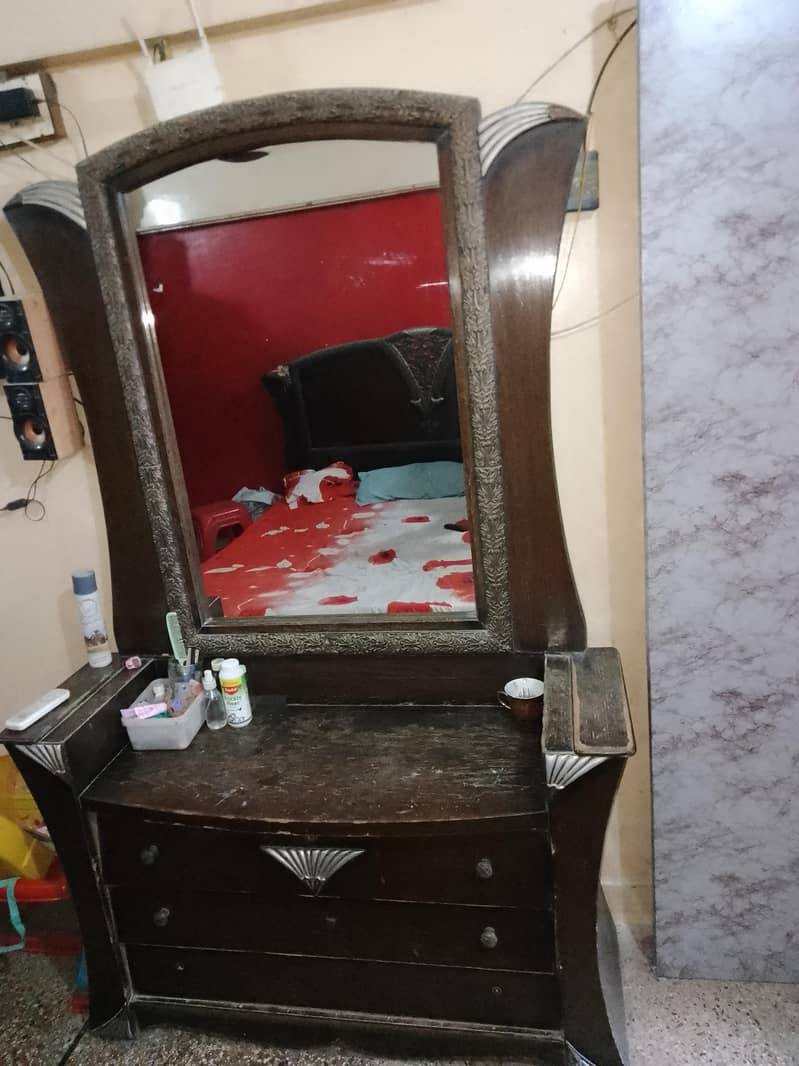 bed with two sides table 0