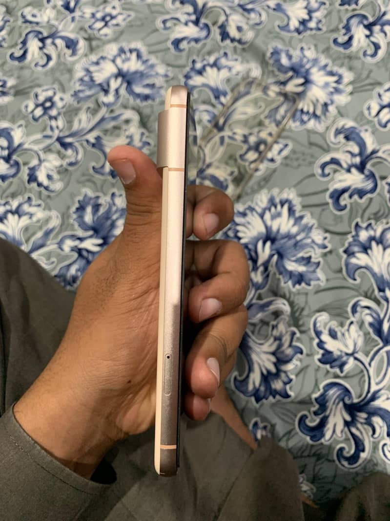 Google Pixel 8 4