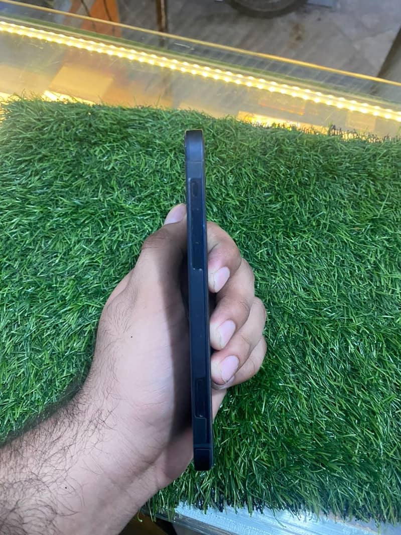 Apple iPhone 12 2
