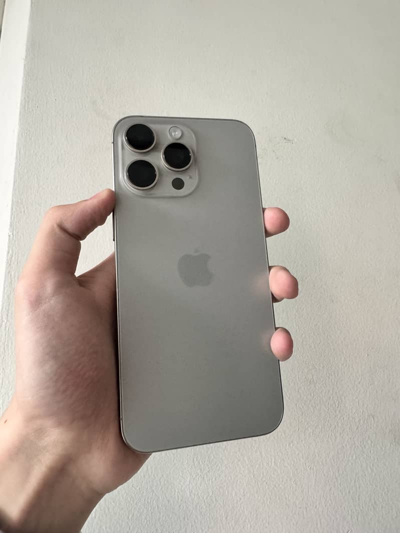 Apple iPhone 15 Pro Max 1