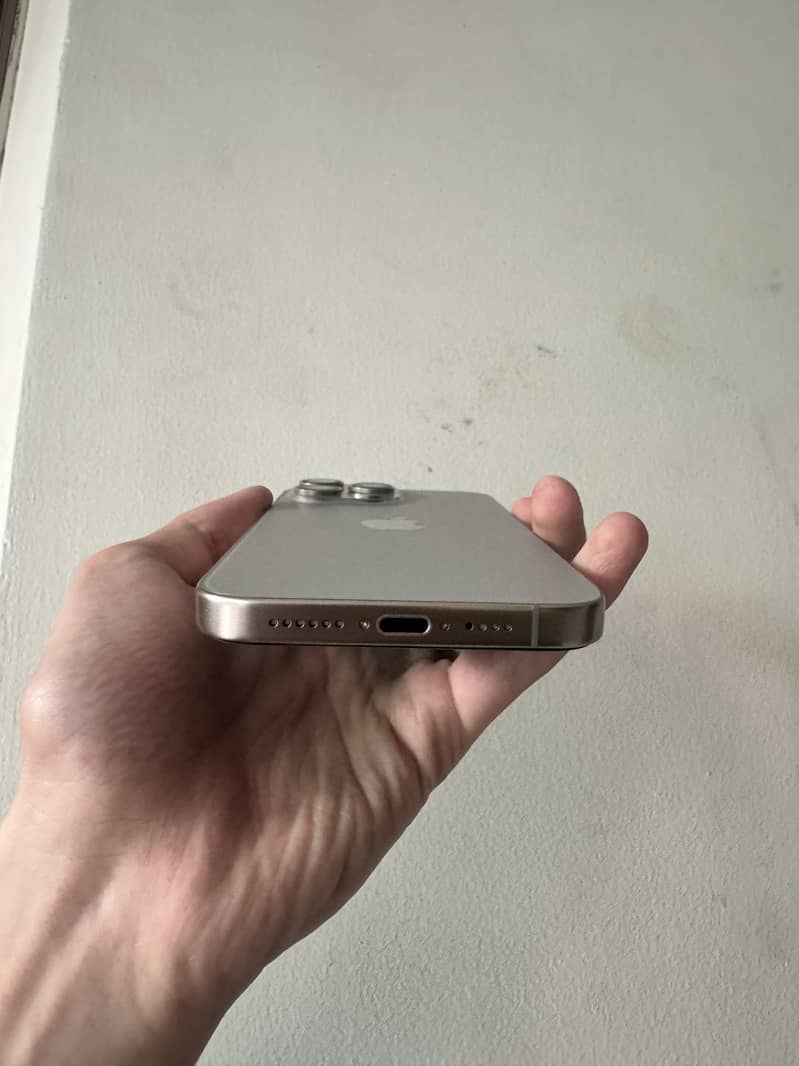 Apple iPhone 15 Pro Max 3