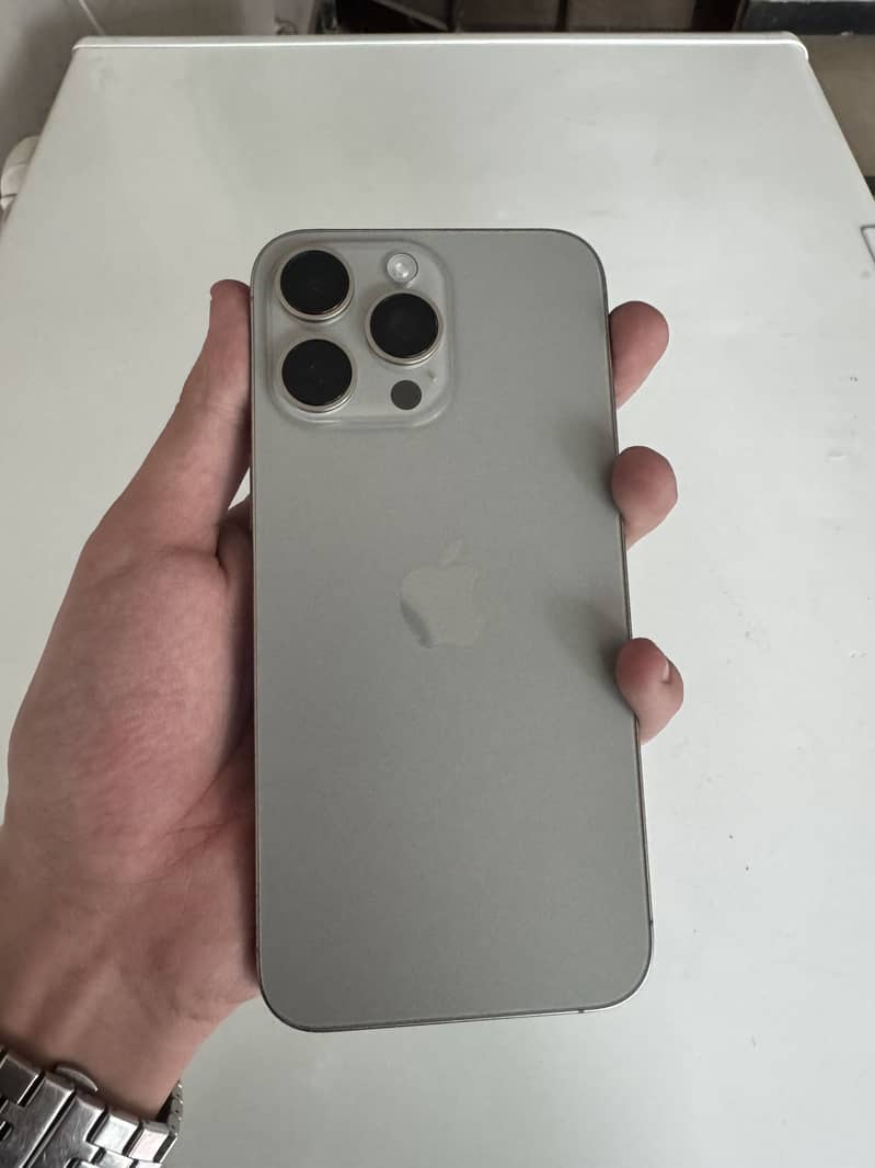 Apple iPhone 15 Pro Max 5