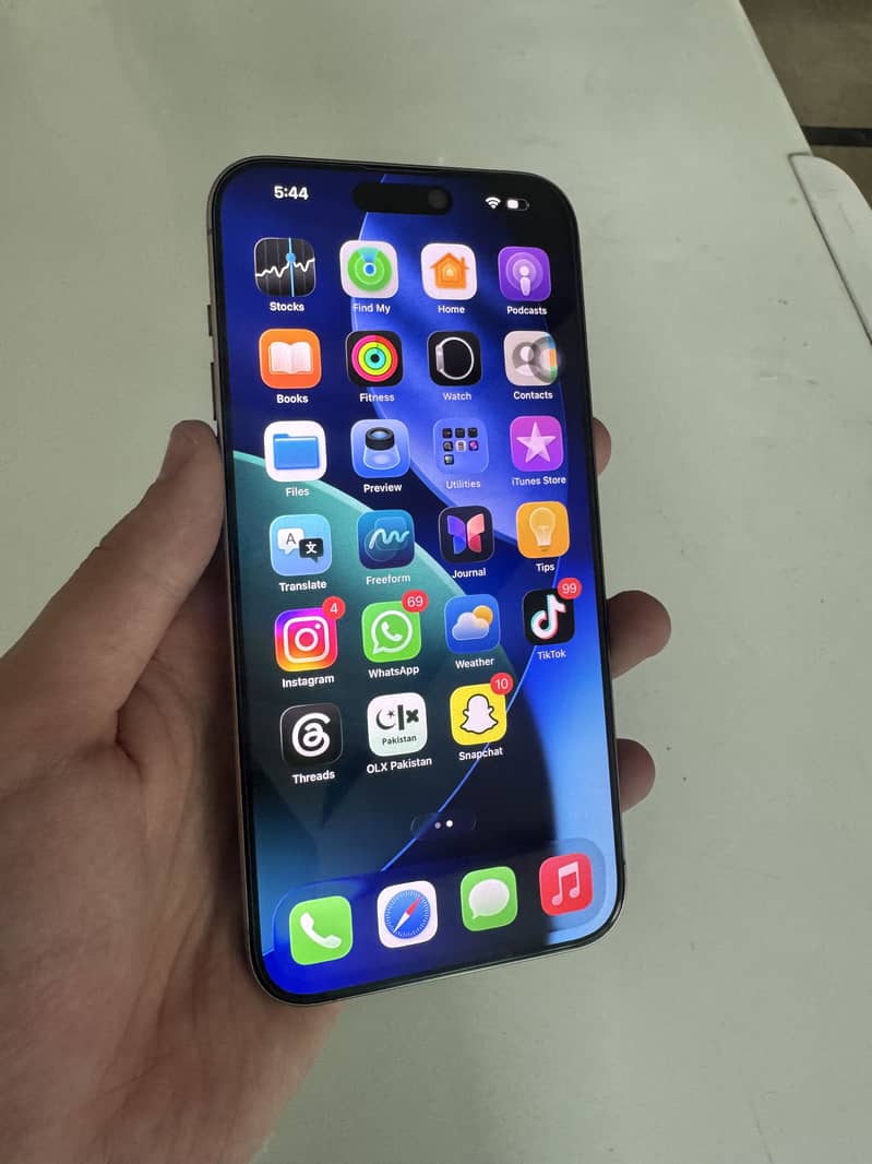 Apple iPhone 15 Pro Max 6