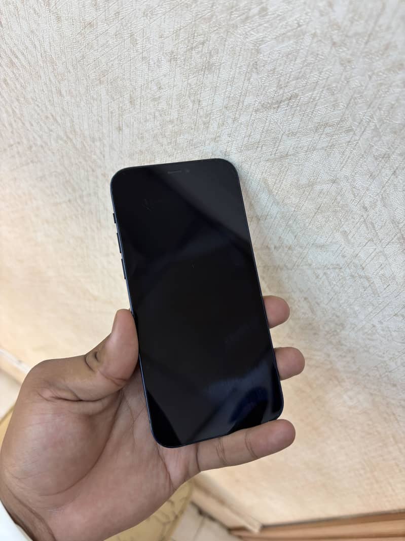 Apple iPhone 12 3