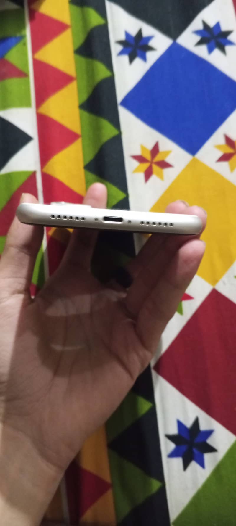 Apple iPhone 11 3