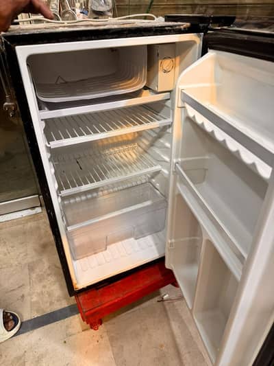 Glass door geniun condition no rpear room fridge price final