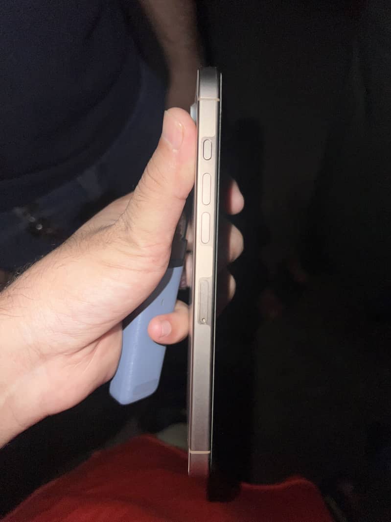 Apple iPhone 16 Pro Max 2