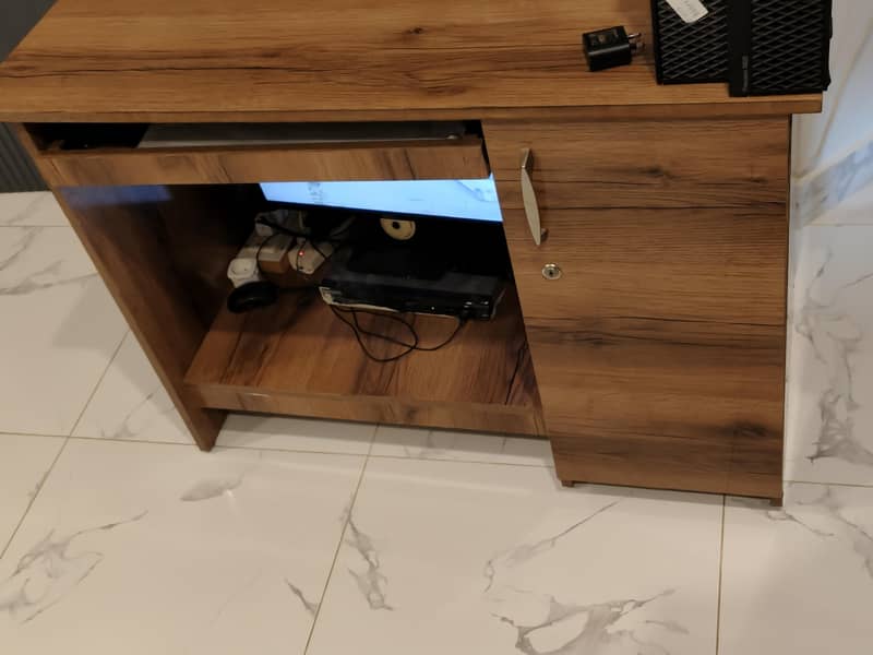 Computer Table 1