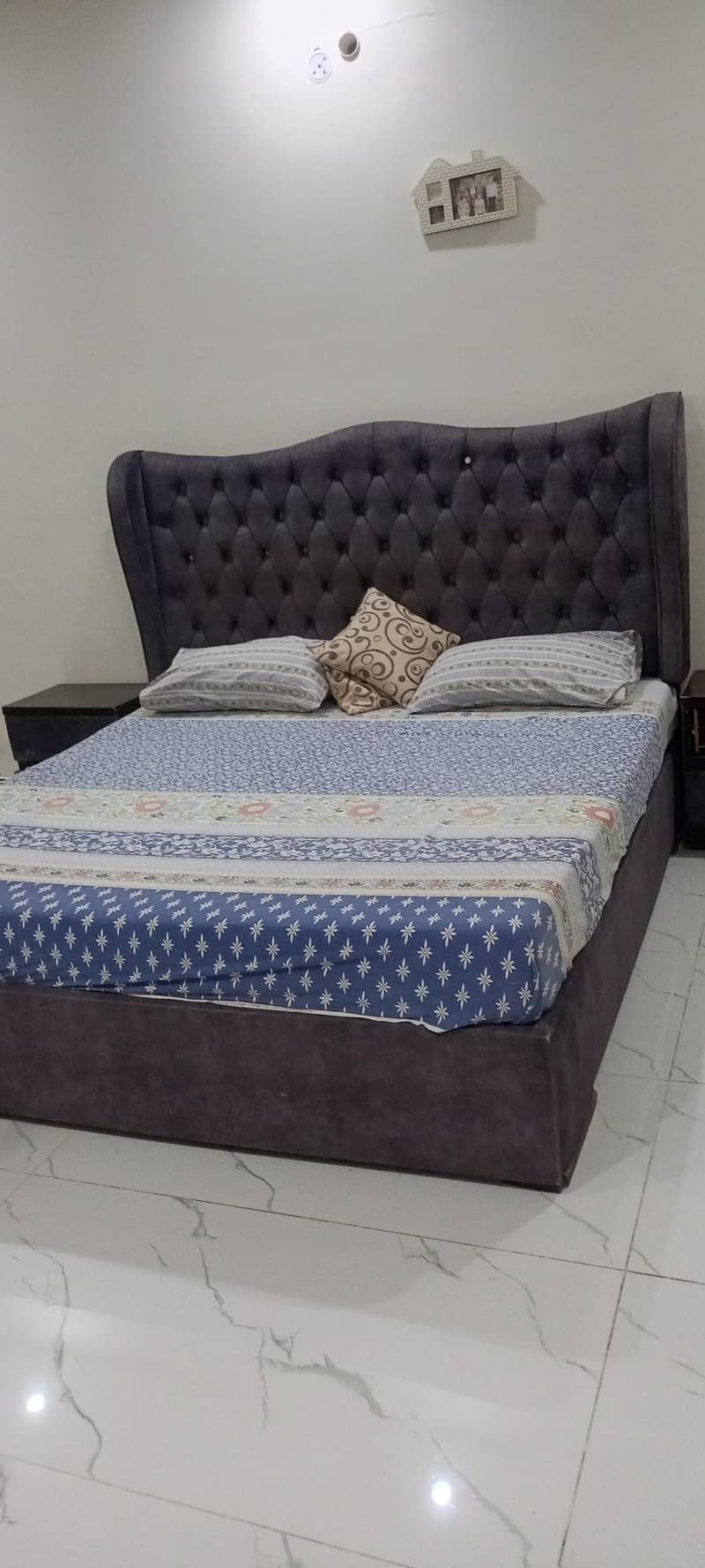 یہ لکھ دیں: Double Bed with Dressing Table – Good Condition 0
