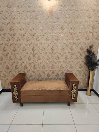 2 Seater sofa contact: 03104834970 pr 15,500 PKR