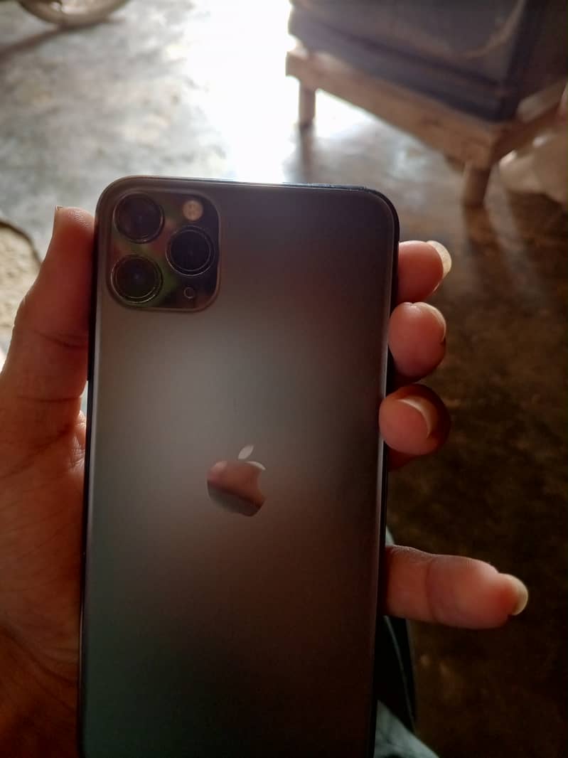 Apple iPhone 11 Pro Max 1