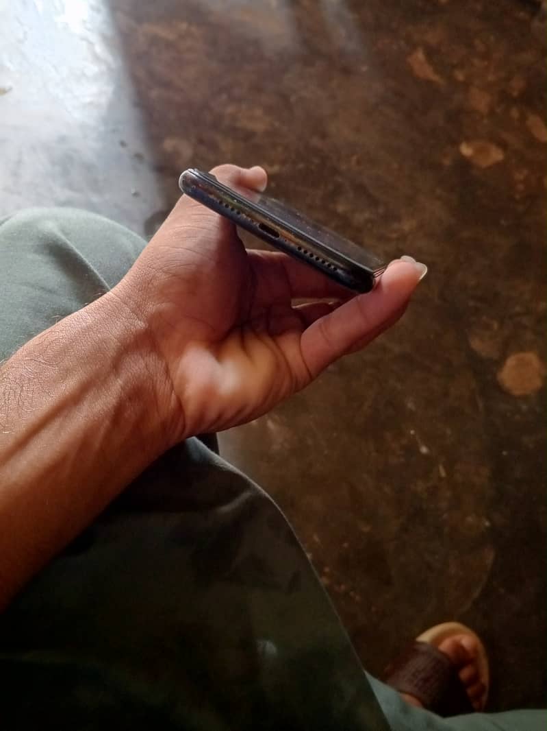 Apple iPhone 11 Pro Max 2
