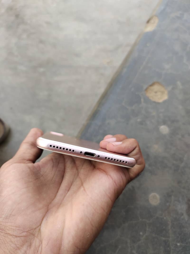 Apple iPhone 7 Plus 1