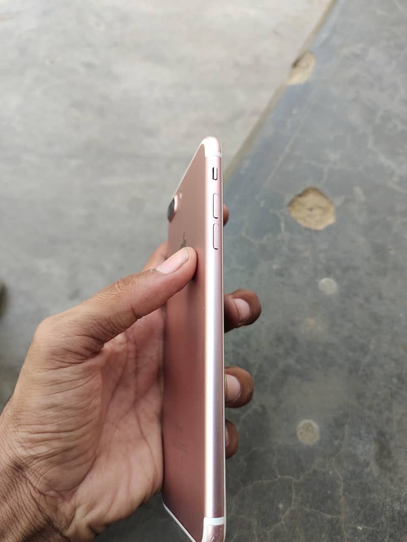 Apple iPhone 7 Plus 2
