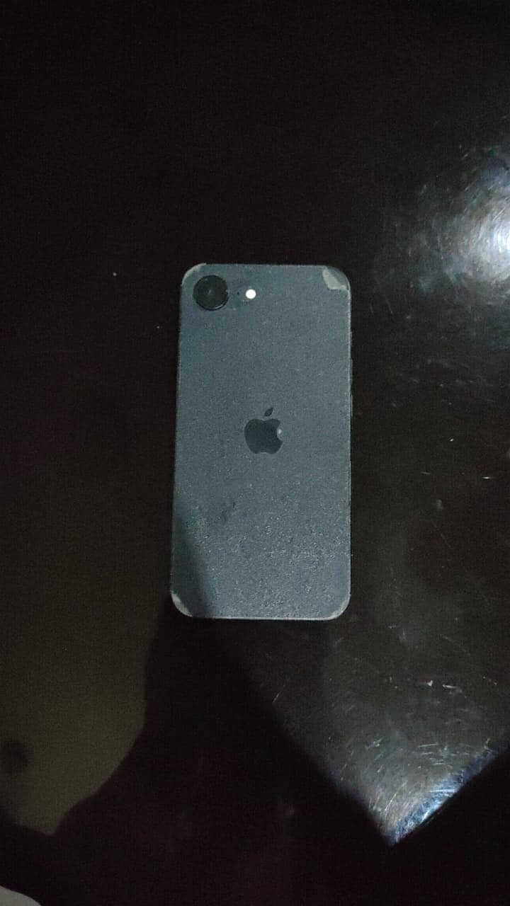 Apple iPhone 16e 0