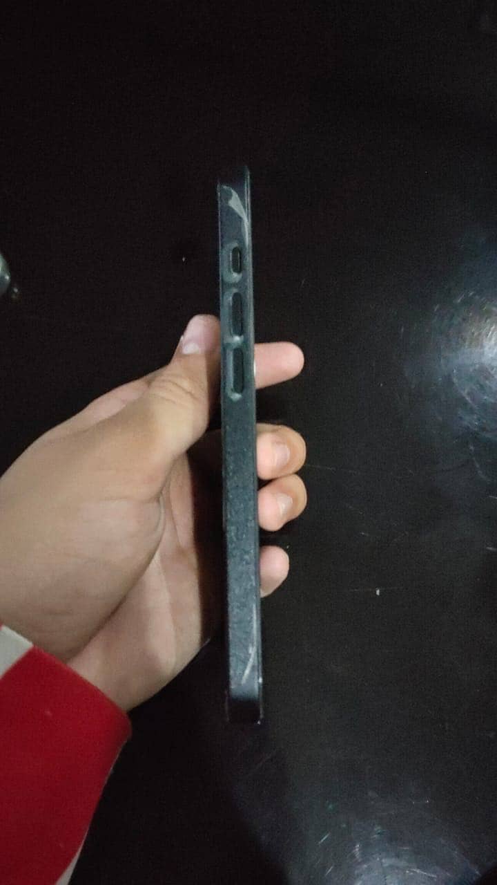 Apple iPhone 16e 1