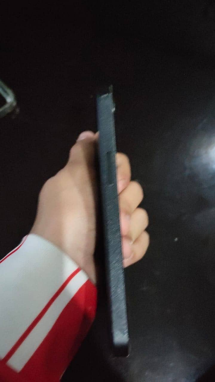 Apple iPhone 16e 3
