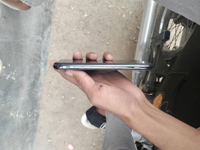 Apple iPhone X 3