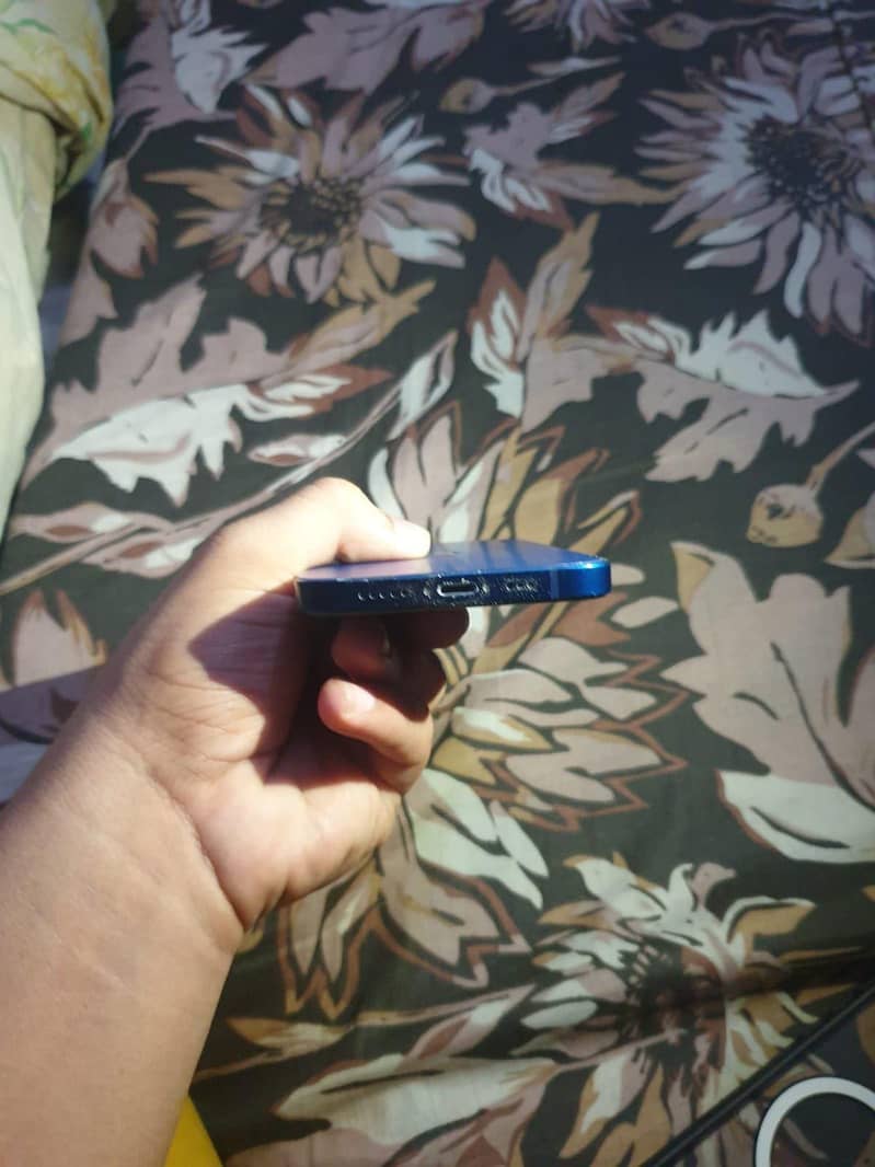Apple iPhone 12 3