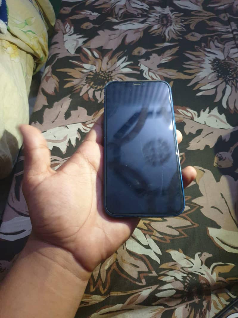Apple iPhone 12 4