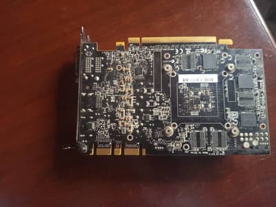 GTX 760  :192 Bit