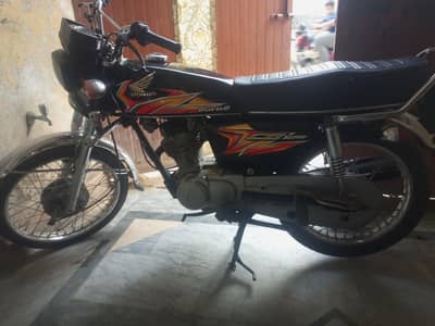 Honda 125 Urgent for sale All Punjab number.
